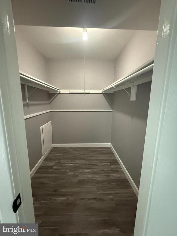 Building Photo - 6029 Majors Ln Unit 4 C16
