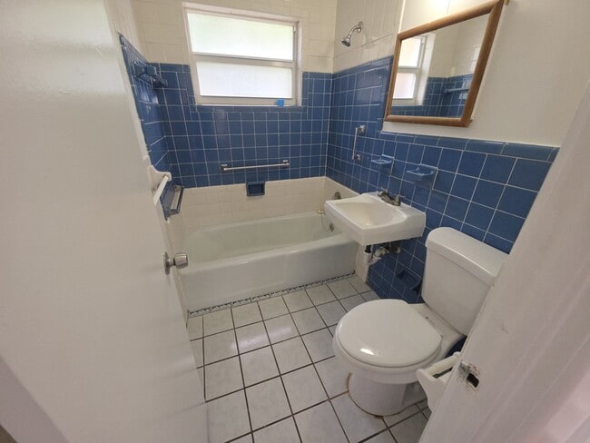 Photo - 1044 W Highland Dr