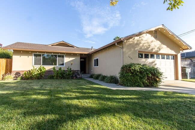 Building Photo - Coming soon! 3 Bedroom 2 bath in Modesto. Rental