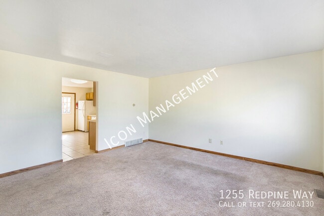 Photo - 1255 Redpine Way