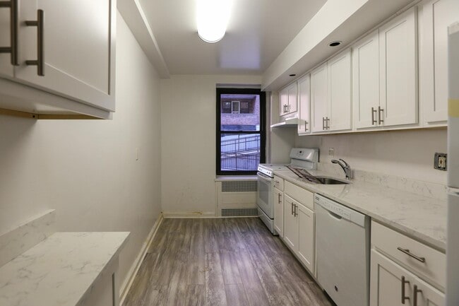 Photo - 150 E Hartsdale Ave Unidad STF