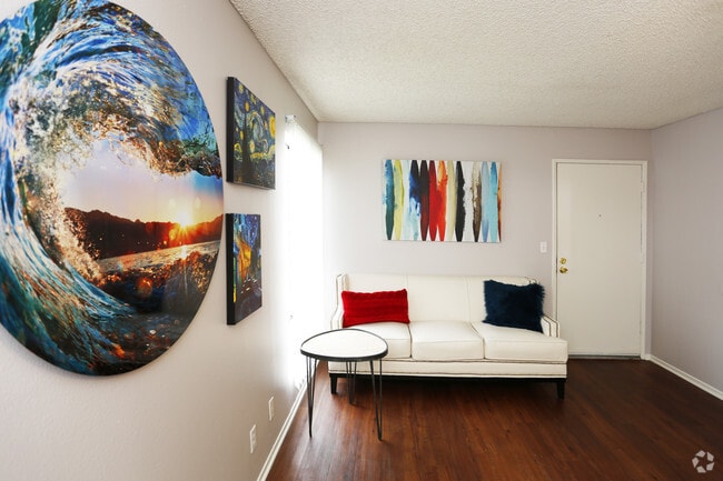 1BR, 1BA - 578 SF