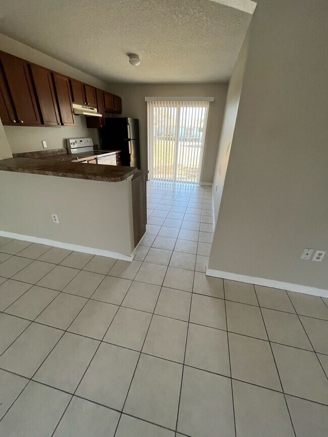Photo - 3 Bedroom, 1 bathroom Duplex Winter Haven!
