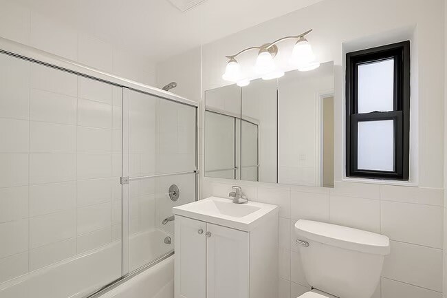 Photo - 141 W 78th St