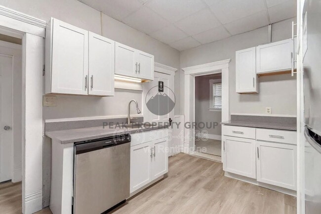 Photo - 196 W 8th Ave