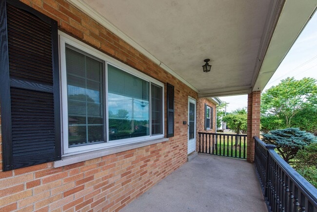 Photo - WESTWOOD-4 BEDROOM 2 BATH WITH OPEN FLOOR ... House