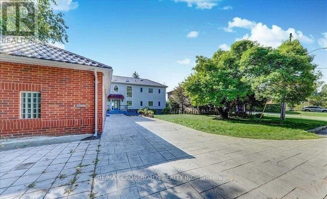 Photo - 9 Redland Crescent E