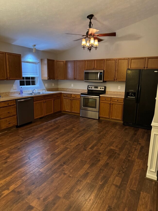 Cocina abierta - 644 Edwardian Ln