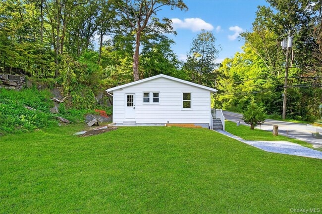 Photo - 2091 Maple Ave