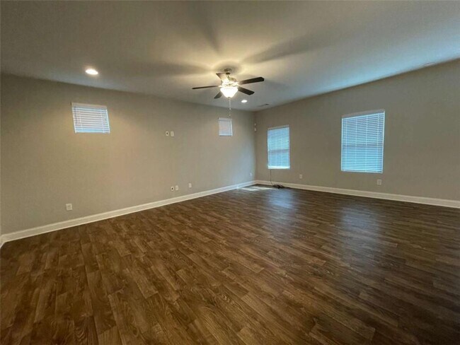 Photo - 301 Omnia Ridge Way