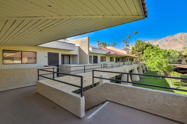 2822 N Auburn Ct Unidad 208
