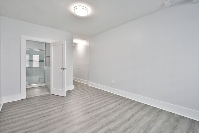 Living Area - Fairfax Apartments