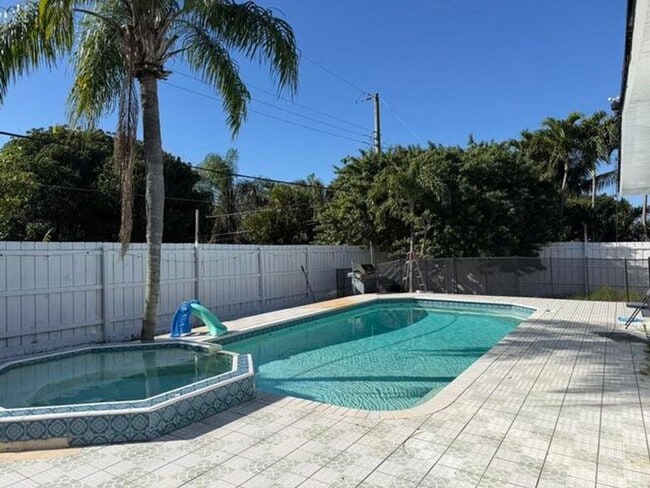 Photo - 1014 W Drew St