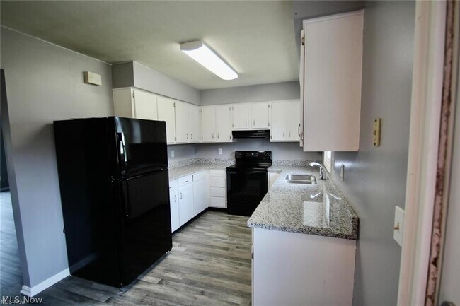 Photo - 300 Northland Dr