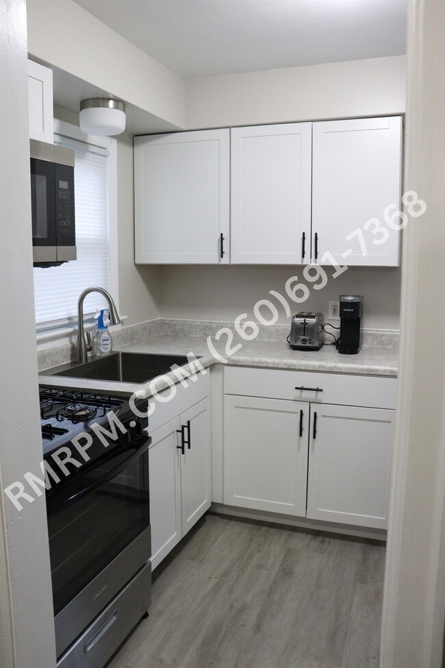 Photo - 1704 Sprunger Ave