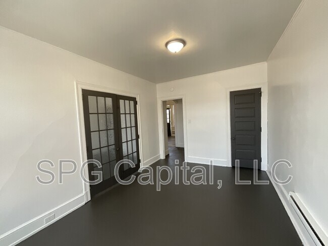 Photo - 162 E Market St