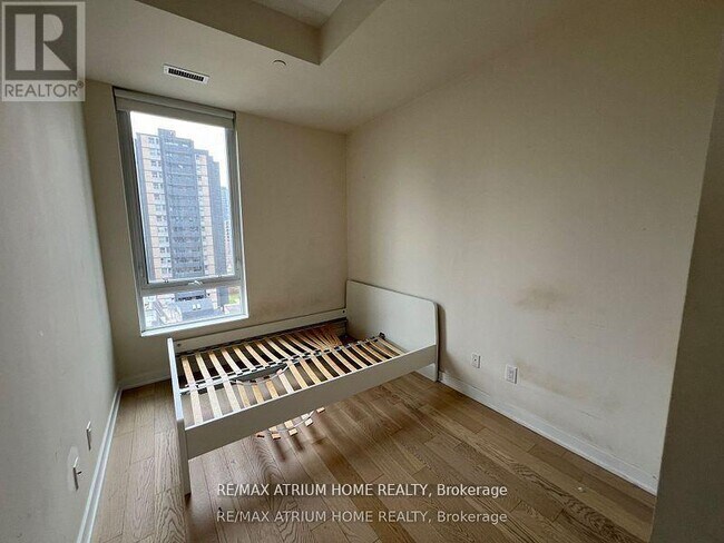 Photo - 17 Dundonald St Unit 805