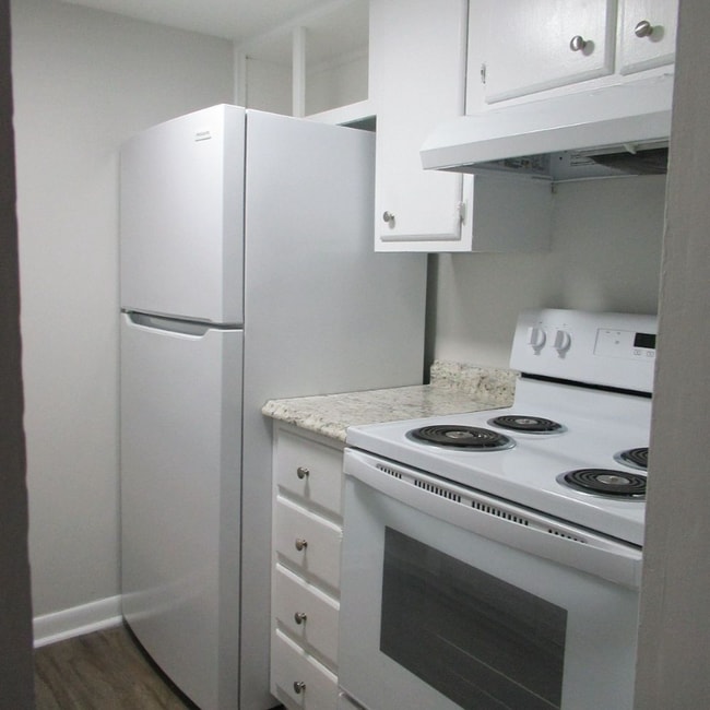 Photo - 611 E 11th St