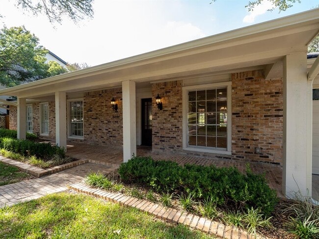 2500 Forest Bend Dr