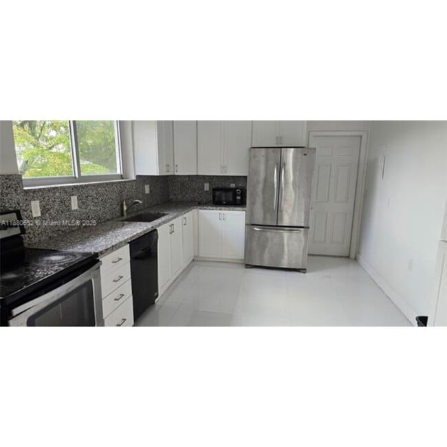 Photo - 3915 Ponce de Leon Blvd