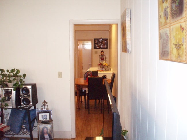 Photo - 702 Lindley St