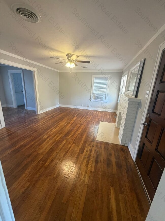 Photo - 200 E 12th St