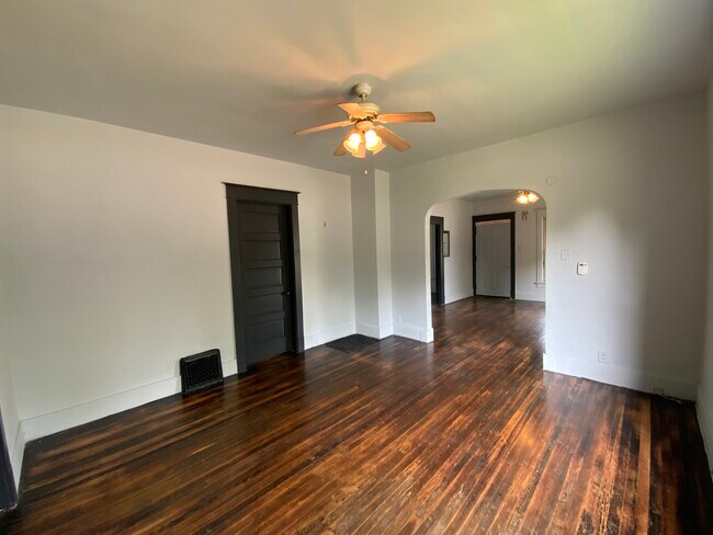 Photo - 909 N Griffin St