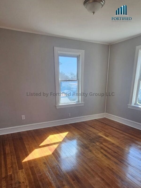 Photo - 25 Saxon St Unit #2