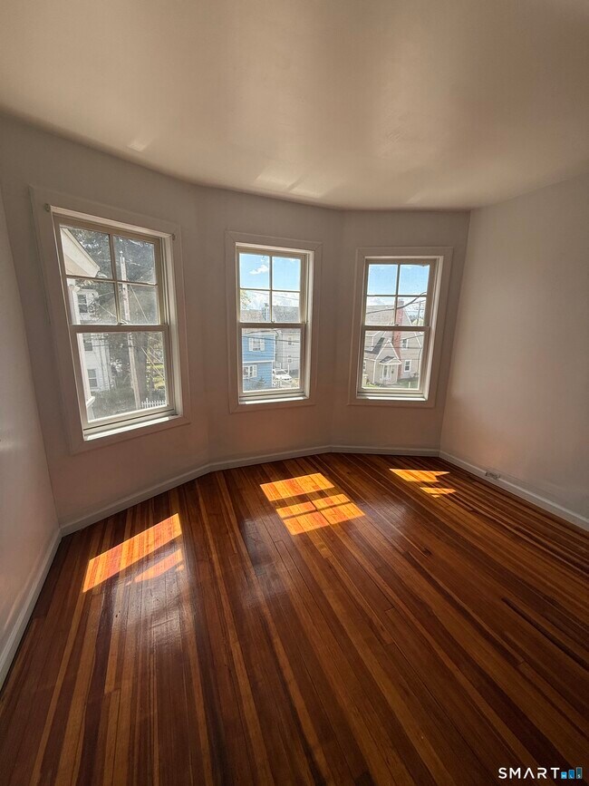 Photo - 610 Hawley Ave