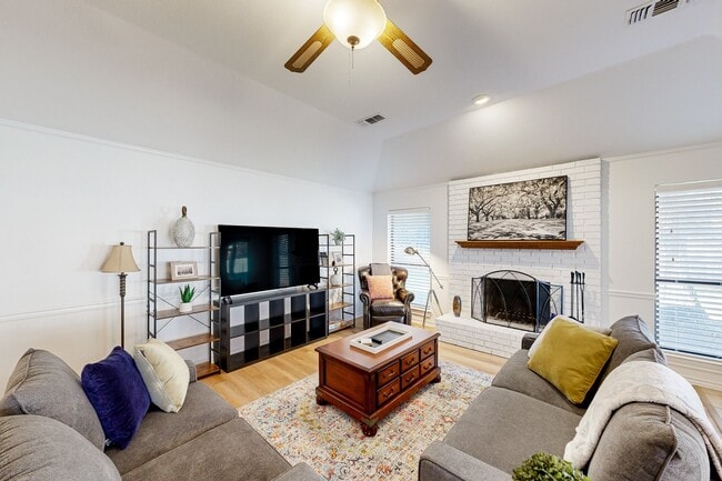 Photo - 941 Lakeridge Dr