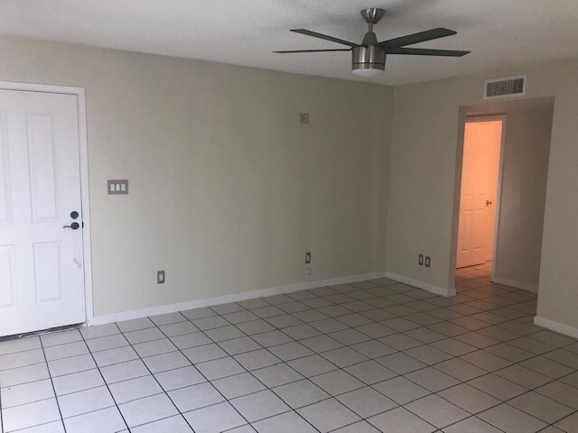 Photo - Great 3 bedroom 1.75 bath townhouse