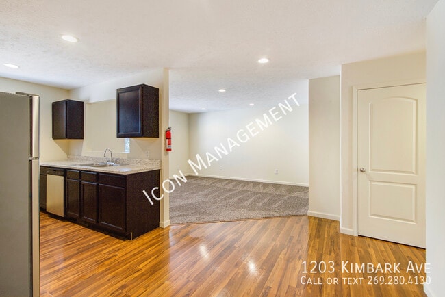 Photo - 1203 Kimbark Ave