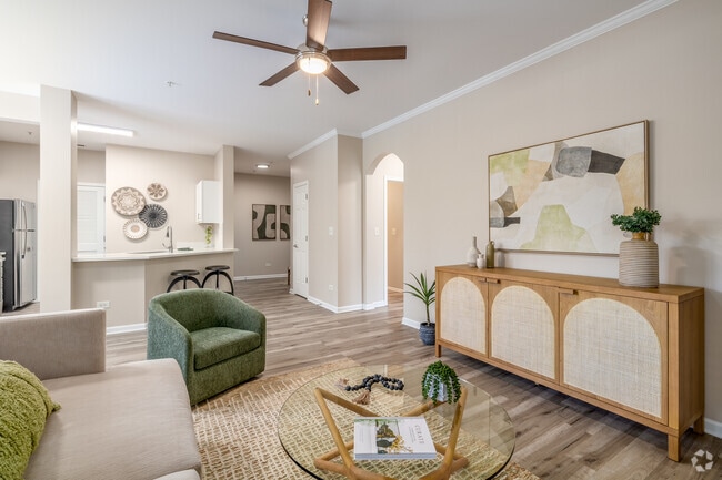 1BR, 1BA - 807SF - Living Room
