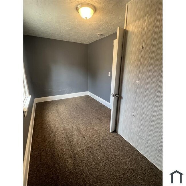 1306 W 80th St Unidad Down Front