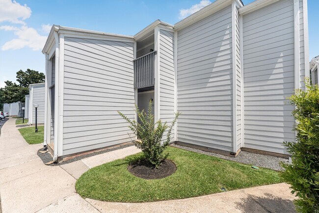 Building Photo - 13151 Walden Rd Unit 155