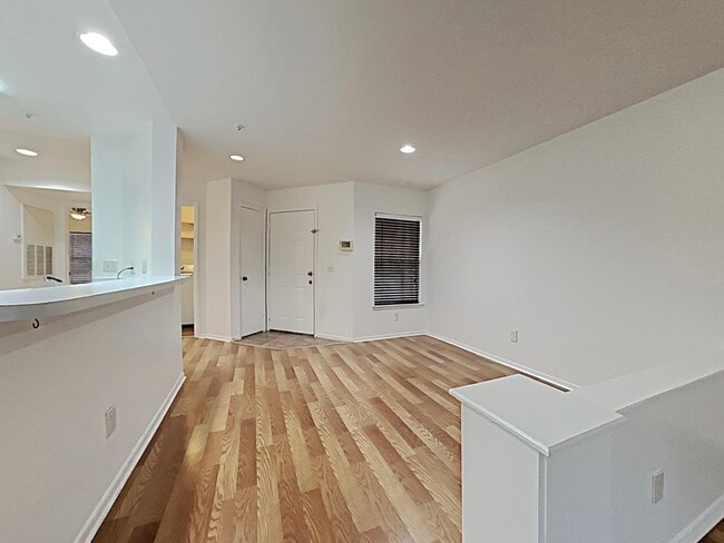 Photo - 490 N Pin Oak Pl Unidad Apt 208