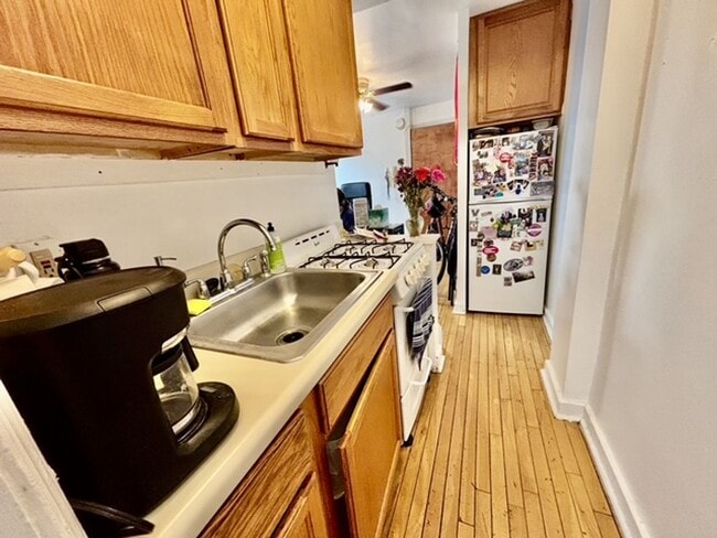 Photo - 1930 Bainbridge St Unidad 1R