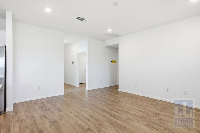 Photo - 1832 Buntline Hitch Dr