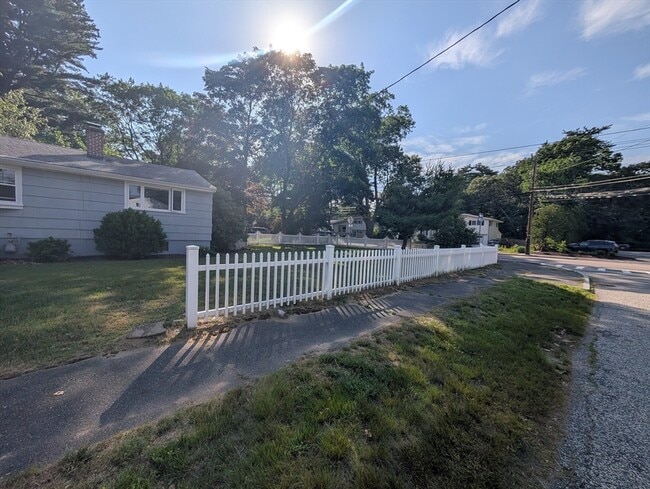 5 Greenleaf Cir