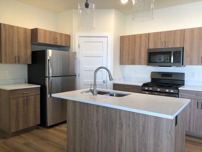 Photo - 3 Bedroom Bright and Spacious with Balcony