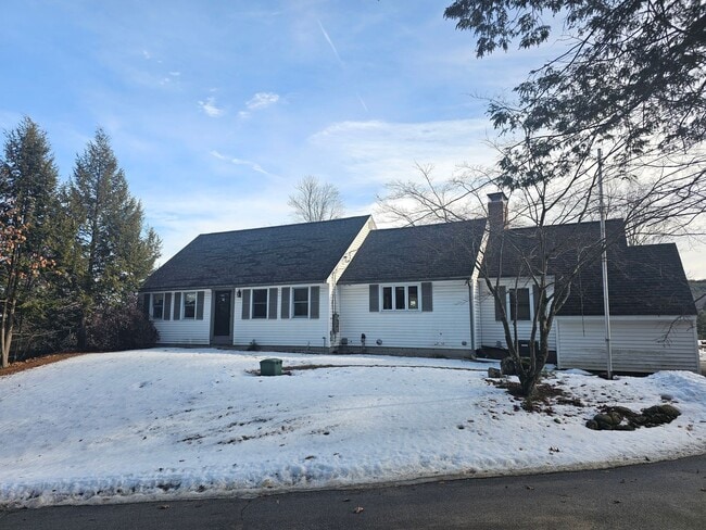 Photo - 4 Bedroom, 2.5 Bath House for Rent