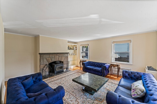 Photo - 112 4th St
