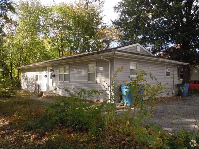 Building Photo - 831 Strong Ave Unit *B Rental