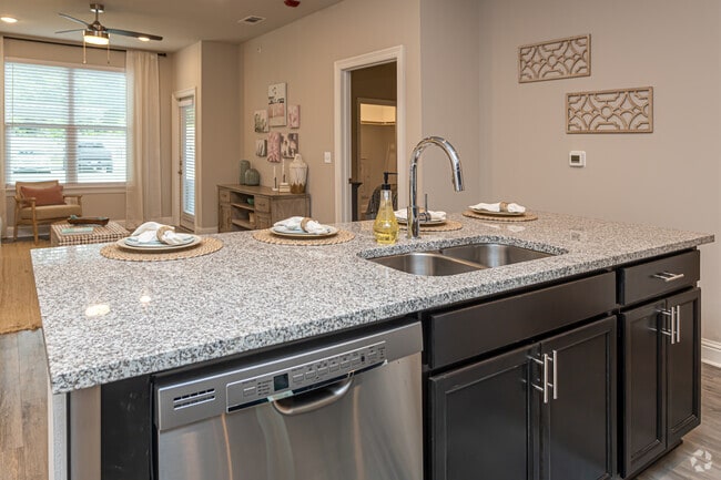 1BR, 1BA - 827SF