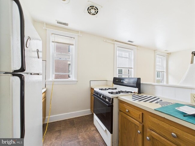 Building Photo - 3829 Hamilton St Rental