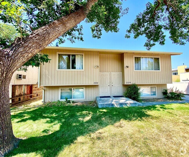 Building Photo - 2 Bedroom 1 Bath Units Rental