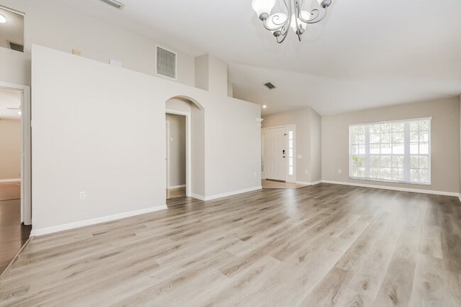 Photo - 5920 Count Turf Ln