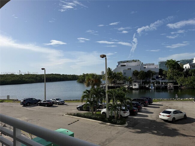 400 Kings Point Dr Unit 218