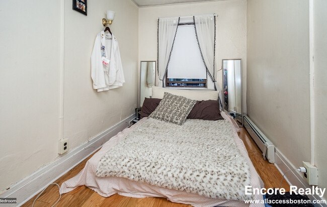 94 W Cedar St Unit 2