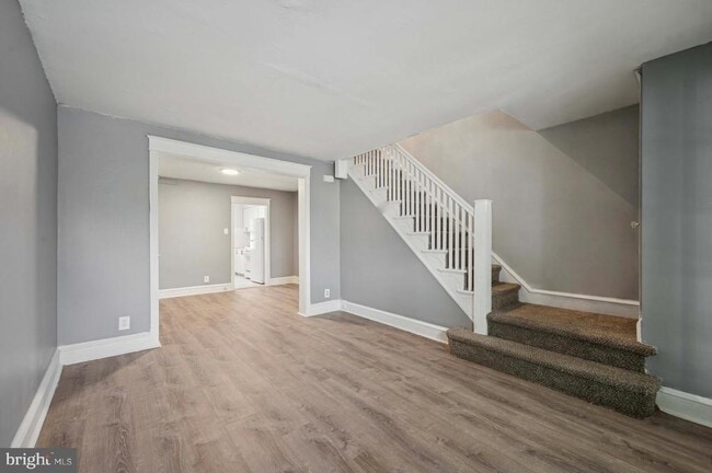 Photo - 445 Millbank Rd